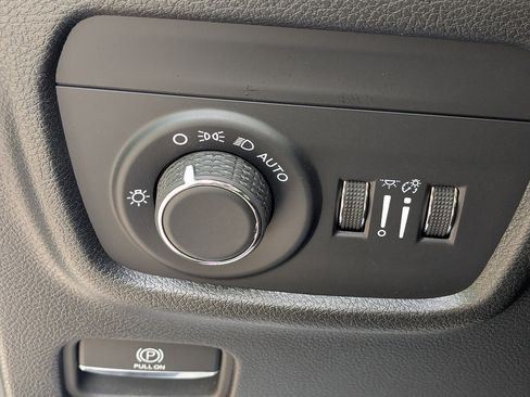 Used 2025 Jeep Grand Cherokee L Laredo w/ Luxury Tech Group I RWD image 16