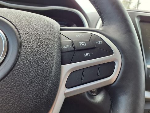 Used 2017 Jeep Cherokee Limited FWD image 29