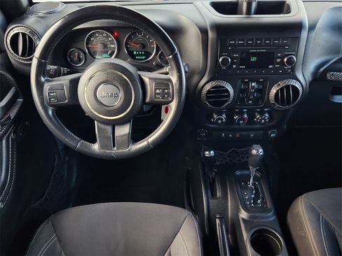 Used 2016 Jeep Wrangler Unlimited Sahara image 23