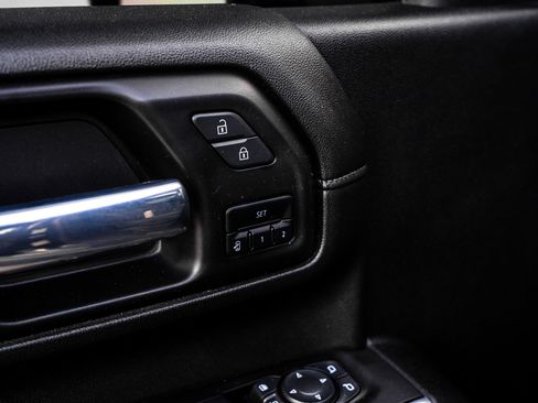 Used 2021 GMC Sierra 3500 Denali w/ Denali Black Diamond Edition image 34