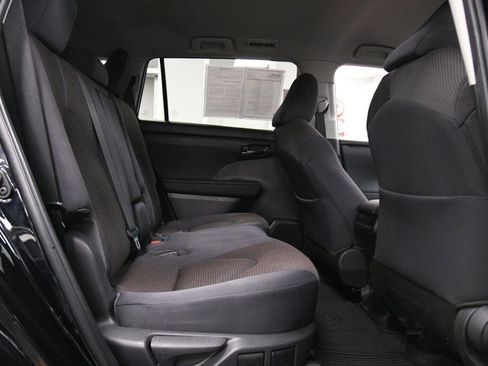 Certified 2023 Toyota Highlander L FWD image 22