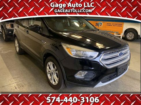 Used 2018 Ford Escape SE w/ SE Sync 3 Package AWD/4WD image 1