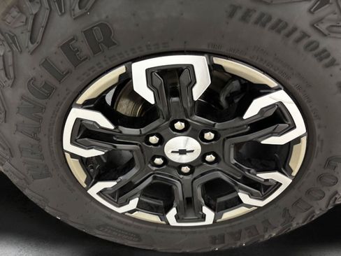 Used 2024 Chevrolet Silverado 1500 ZR2 w/ Technology Package AWD/4WD image 8