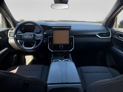 Used 2025 GMC Acadia Elevation image 15