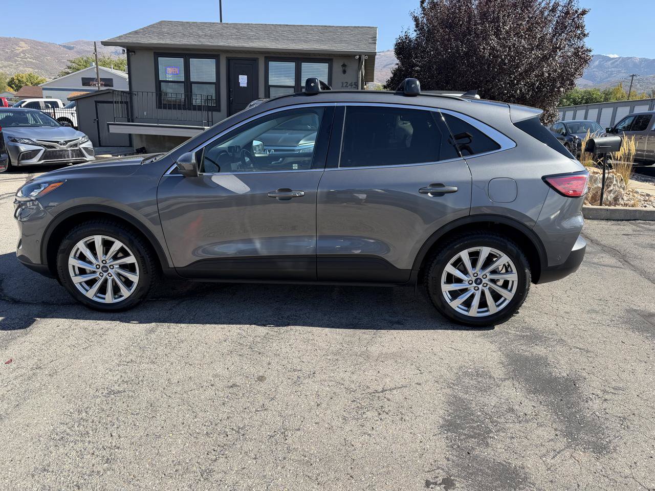 Used 2021 Ford Escape Titanium w/ Titanium Elite Package AWD/4WD image 8