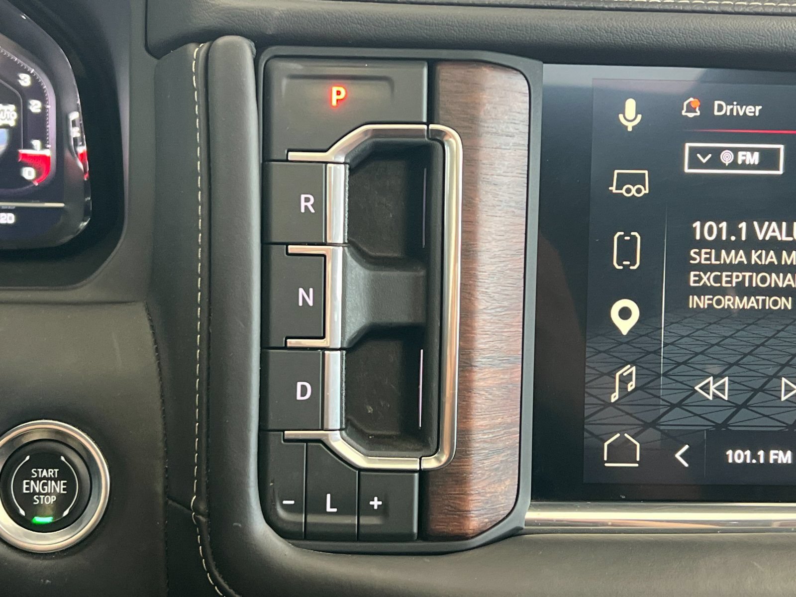 Used 2023 GMC Yukon Denali Ultimate w/ LPO, Floor Liner Package AWD/4WD image 25