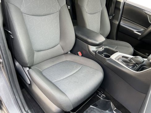 Used 2025 Toyota RAV4 XLE AWD/4WD image 23