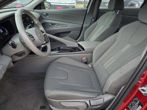 Used 2025 Hyundai Elantra Sport FWD image 12