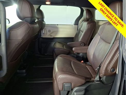 Certified 2021 Toyota Sienna Platinum FWD image 12