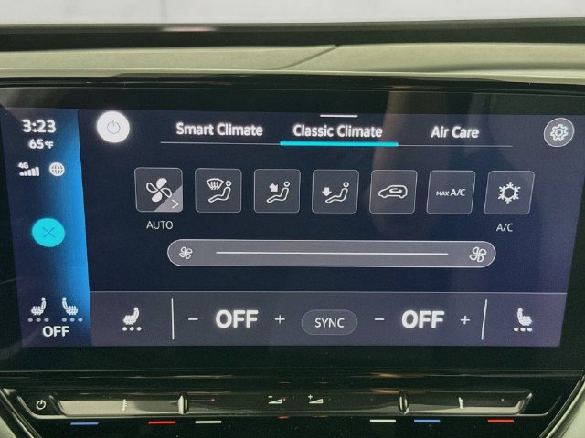 Certified 2024 Volkswagen ID.4 2WD image 18
