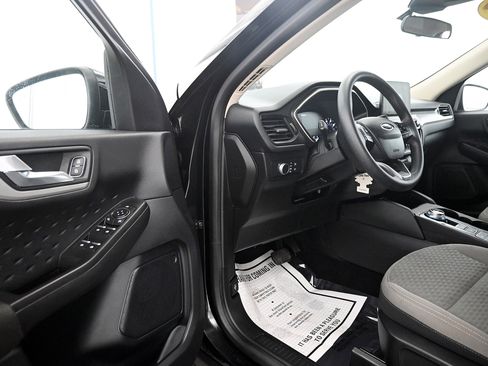 Used 2020 Ford Escape SE image 3