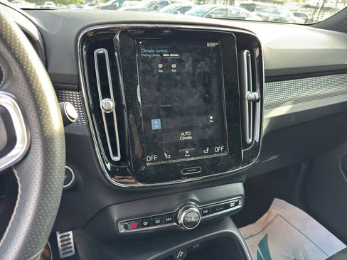 Used 2021 Volvo XC40 T5 R-Design w/ Advanced Package AWD/4WD image 11