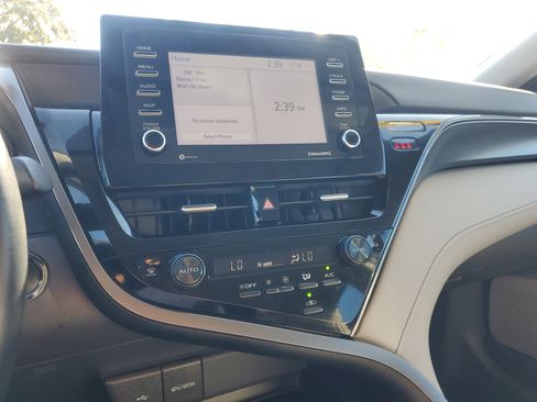 Used 2023 Toyota Camry SE image 25