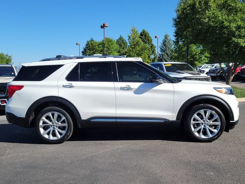 Used 2022 Ford Explorer Platinum w/ Equipment Group 601A AWD/4WD image 2