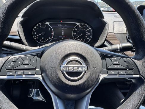 Used 2024 Nissan Altima 2.5 SV FWD image 24