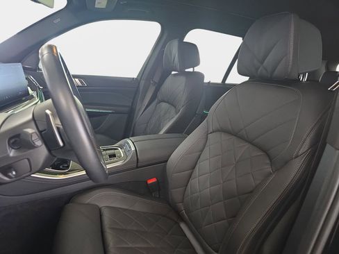 Used 2025 BMW X5 M60i w/ Executive Package image 17