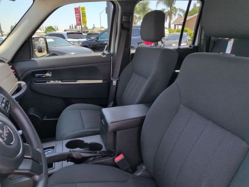 Used 2011 Jeep Liberty Sport image 22