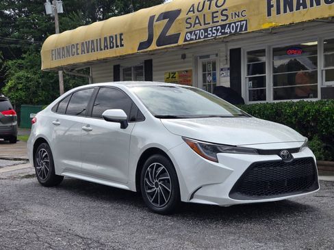Used 2020 Toyota Corolla LE FWD image 1