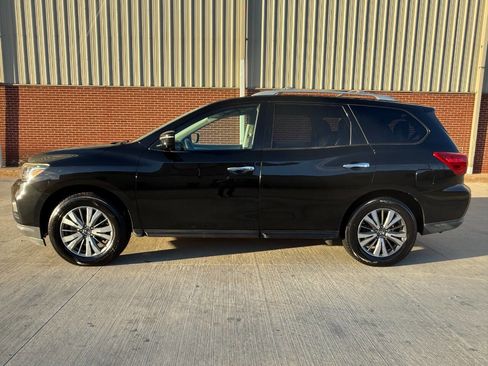 Used 2017 Nissan Pathfinder SL image 4