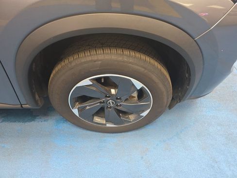 Used 2025 Nissan Rogue SV AWD/4WD image 4