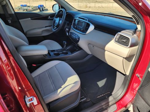 Used 2017 Kia Sorento AWD image 12