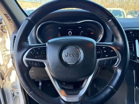 Used 2022 Jeep Grand Cherokee Laredo X image 14