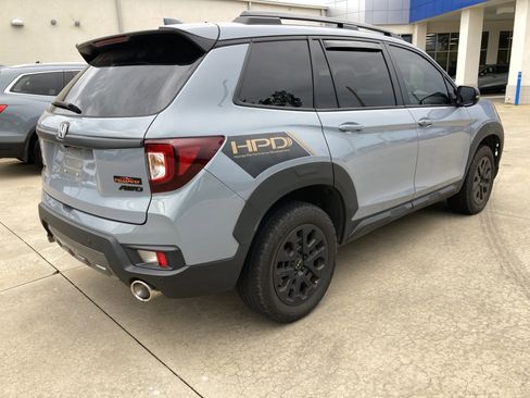 Used 2023 Honda Passport TrailSport image 2