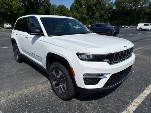 Used 2022 Jeep Grand Cherokee Limited 4xe w/ Luxury Tech Group II AWD/4WD image 7