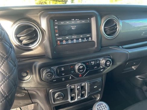 Used 2018 Jeep Wrangler Unlimited Sahara image 21