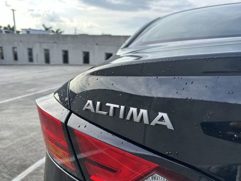 Used 2024 Nissan Altima 2.5 S FWD image 12