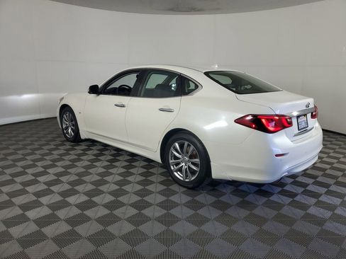 Used 2019 INFINITI Q70 Luxe w/ Proactive Package image 6