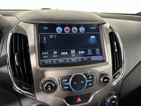Used 2017 Chevrolet Cruze LT w/ Sun And Sound Package FWD image 16