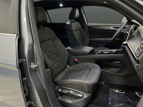 Used 2024 Volkswagen Atlas Cross Sport SE w/ Panoramic Sunroof Package image 29