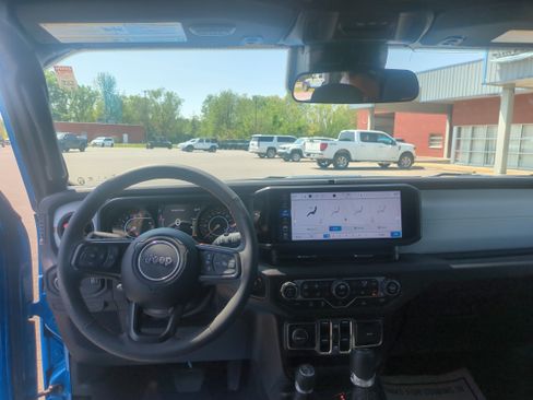 Used 2024 Jeep Wrangler Unlimited Sport AWD/4WD image 29