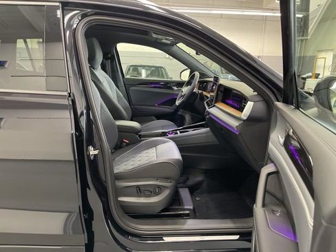 New 2026 Volkswagen Tiguan SEL R-Line AWD/4WD image 11