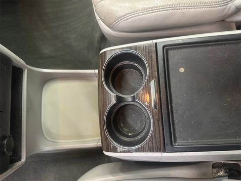 Used 2016 Toyota Sienna L image 32