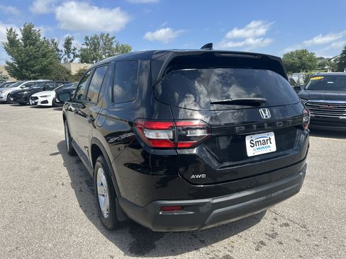 Used 2023 Honda Pilot LX image 7