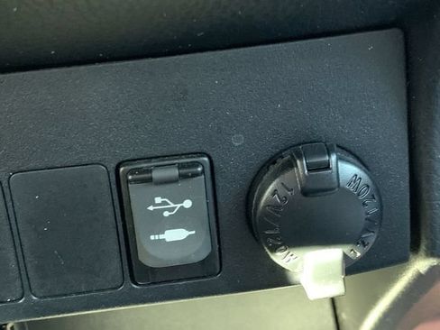 Used 2015 Toyota RAV4 Limited FWD image 27