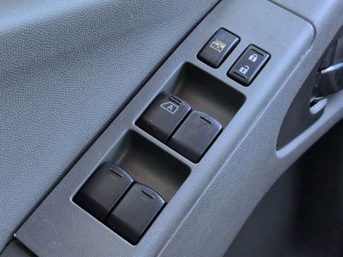 Used 2015 Nissan Frontier SV RWD image 20