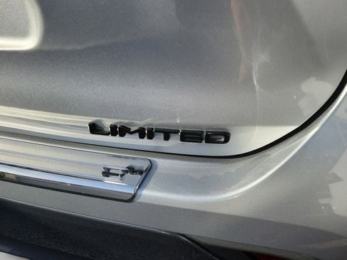 Used 2021 Toyota Highlander Limited FWD image 19