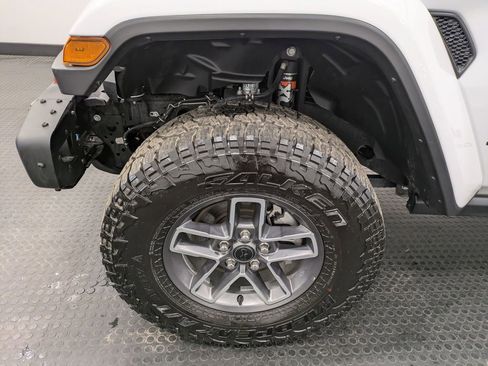 Used 2025 Jeep Gladiator Mojave AWD/4WD image 7