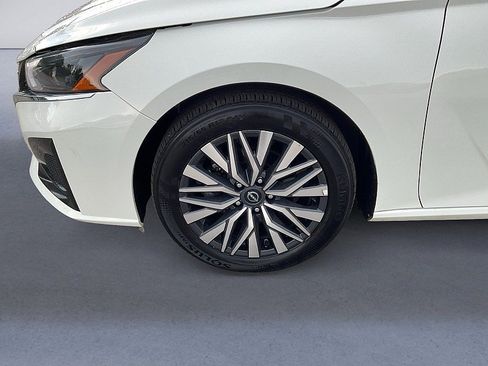 Used 2025 Nissan Altima 2.5 SV FWD image 8