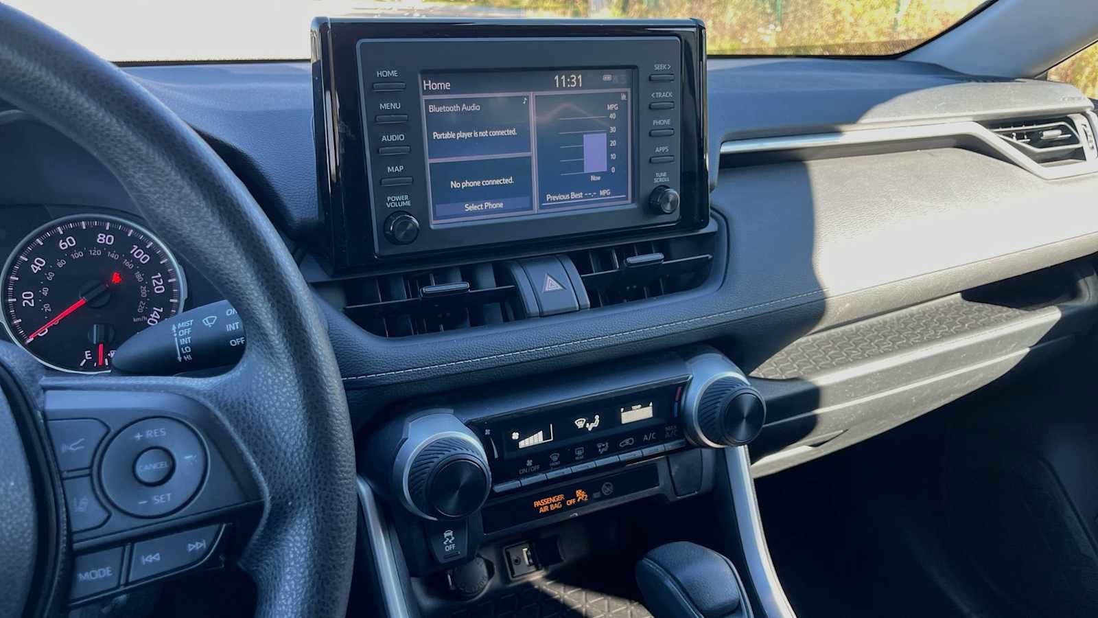Used 2019 Toyota RAV4 LE FWD image 41