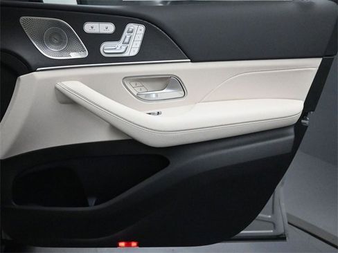 New 2026 Mercedes-Benz GLS 580 4MATIC image 31