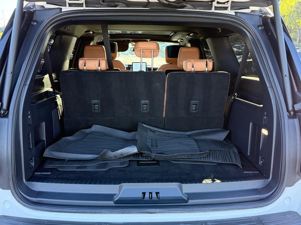 Used 2024 Ford Expedition Max Platinum AWD/4WD image 4