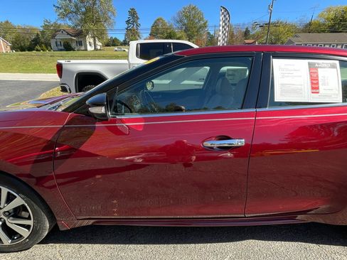 Used 2017 Nissan Maxima Platinum image 3