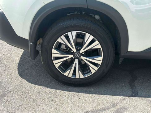 Used 2023 Nissan Rogue SV AWD/4WD image 6