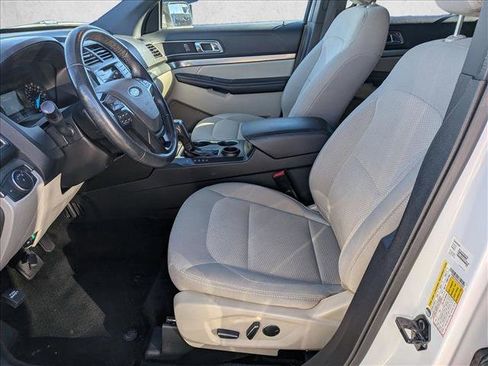 Used 2018 Ford Explorer XLT image 14