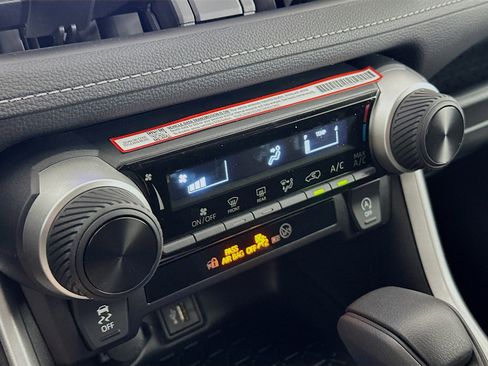 Used 2025 Toyota RAV4 LE image 24