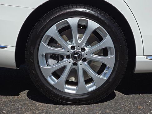 Used 2018 Mercedes-Benz E 400 4MATIC Wagon image 35